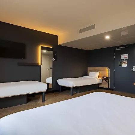 Отель Valenciennes 3 Etoiles